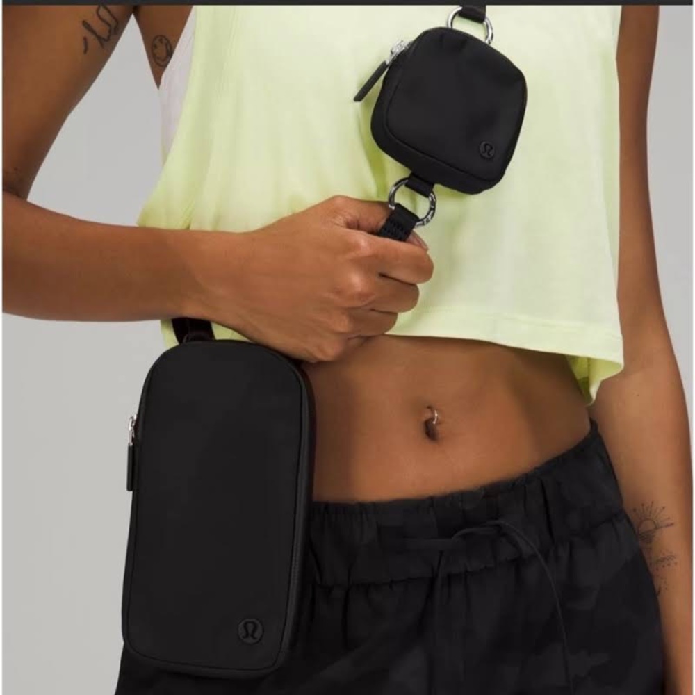 NWT: lululemon Modular Phone Crossbody Bag, black